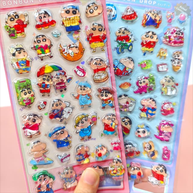 Kawaii crayon shin chan dos desenhos animados 3d pet alívio adesivo de água bonito diy caso do telefone móvel decoração adesivo
