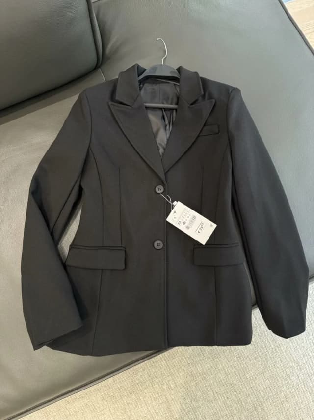 ZW Série Ombro Acolchoado Slim Fit Terno Jaqueta para Mulheres ETJ 2025 Nova Coleção com Cintura Cinching Design Jaqueta de Terno Casual